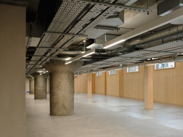 West London Offices by Canal image 11