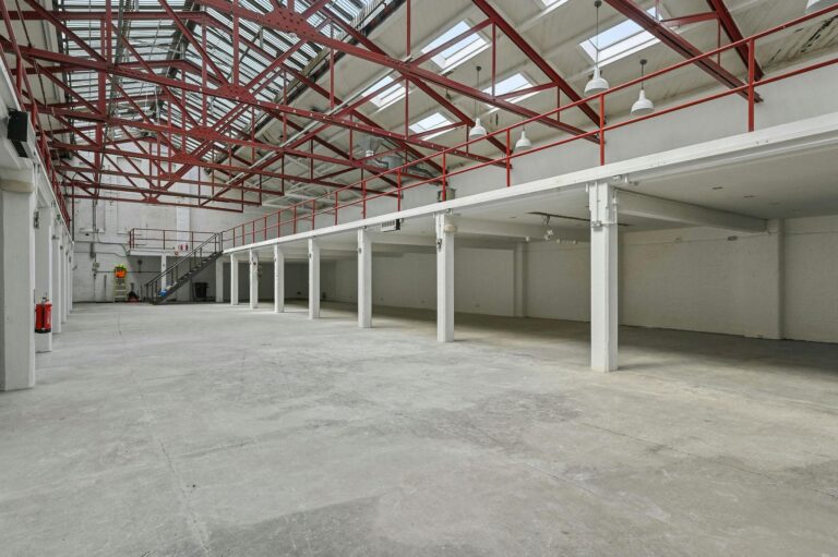 Converted Stables in the Heart of Shoreditch image 5