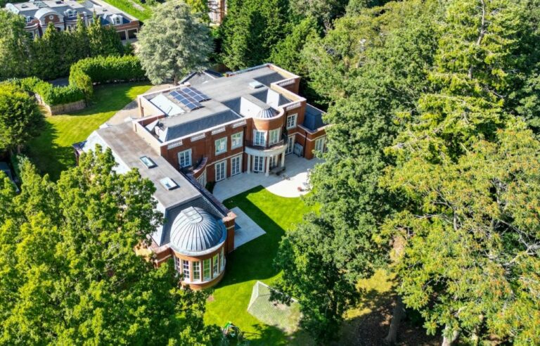 The Crown Estate Detached Home image 2