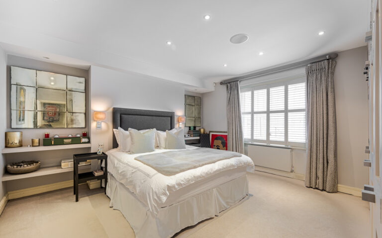 Grade II Listed Flat in South Kensington image 21