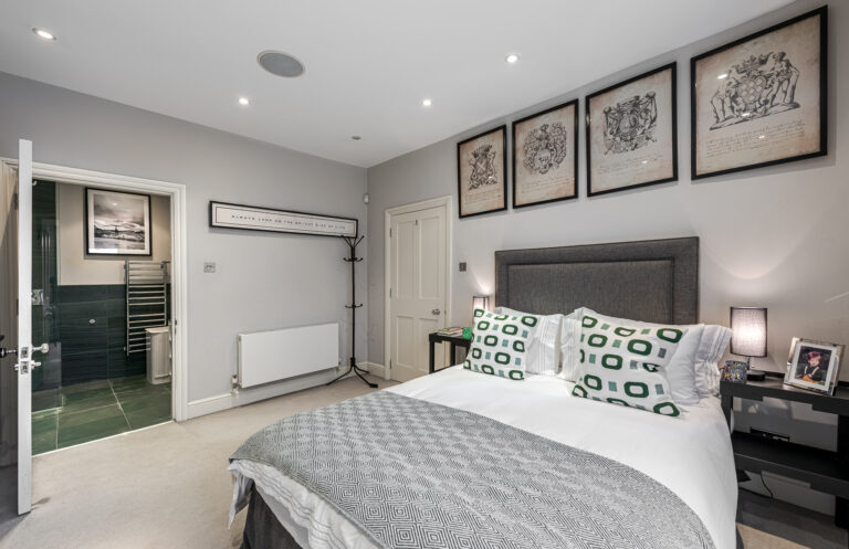 Grade II Listed Flat in South Kensington image 18