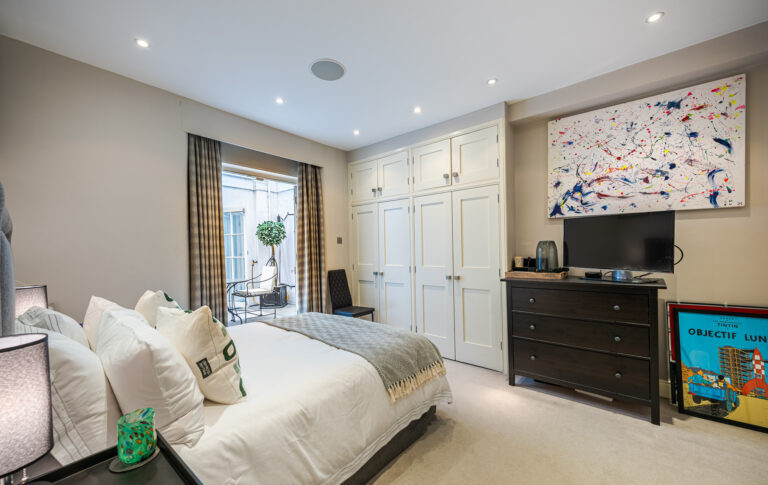 Grade II Listed Flat in South Kensington image 20