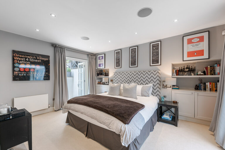 Grade II Listed Flat in South Kensington image 17