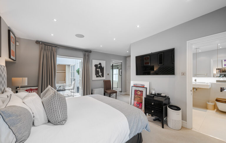 Grade II Listed Flat in South Kensington image 19
