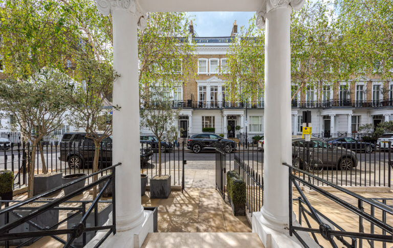 Grade II Listed Flat in South Kensington image 3