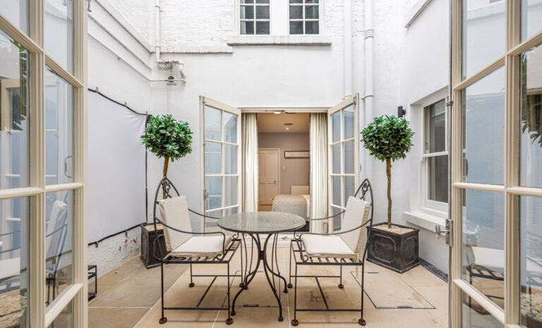 Grade II Listed Flat in South Kensington image 24