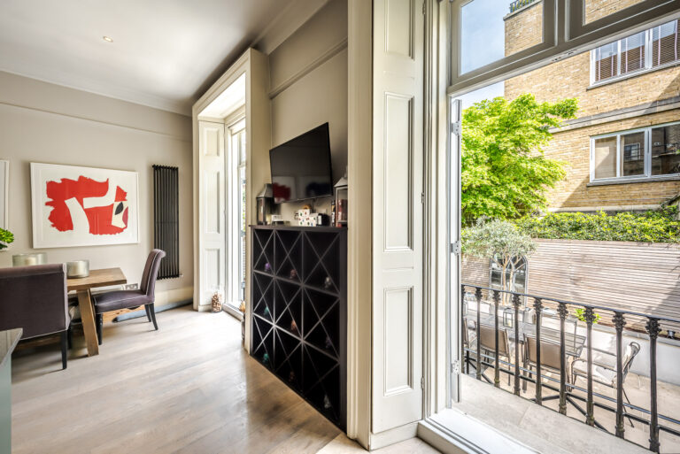 Grade II Listed Flat in South Kensington image 9