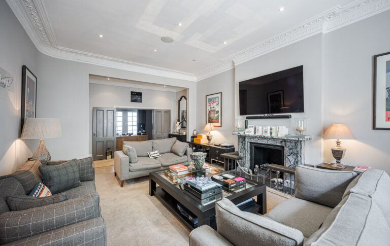 Grade II Listed Flat in South Kensington image 11
