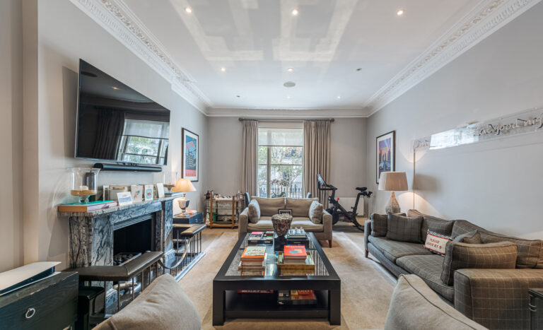 Grade II Listed Flat in South Kensington image 12