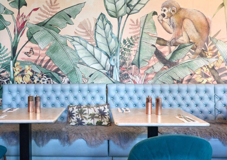 Retro Restaurant with Bar image 4