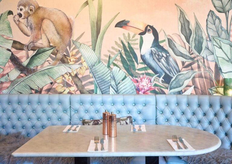 Retro Restaurant with Bar image 5