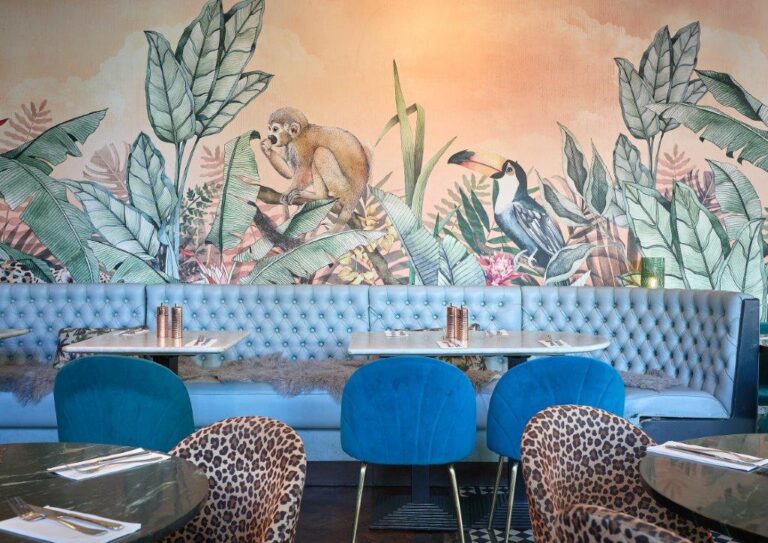 Retro Restaurant with Bar image 3