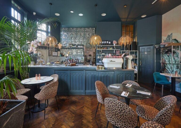 Retro Restaurant with Bar image 9