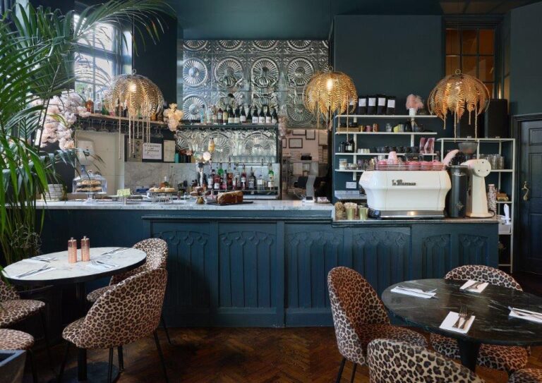Retro Restaurant with Bar image 10