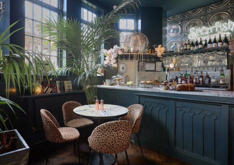 Retro Restaurant with Bar image 12