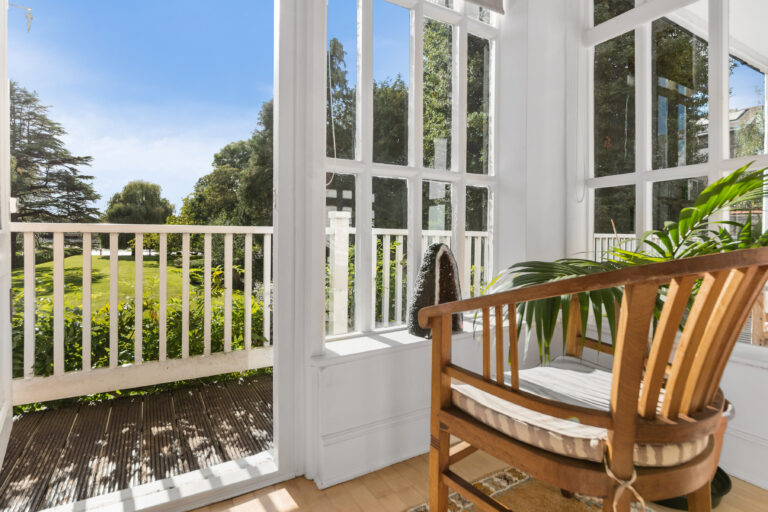 Spacious 7 Bedroom Riverside House image 29