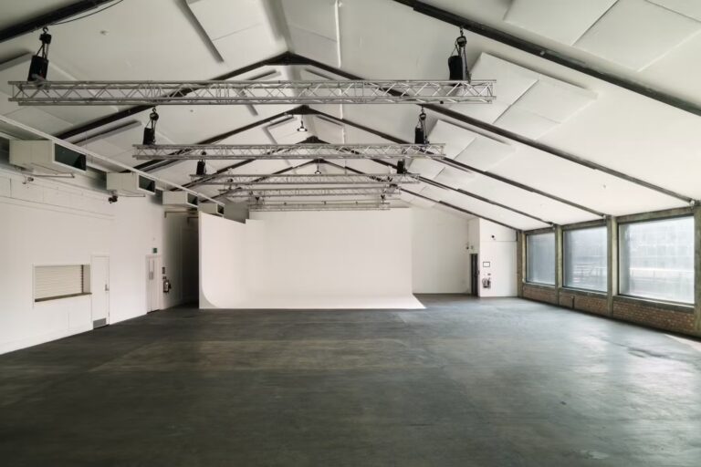 Versatile East London Industrial Warehouse for Hire image 2