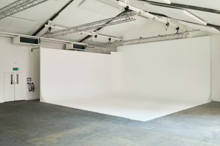 Versatile East London Industrial Warehouse for Hire image 3