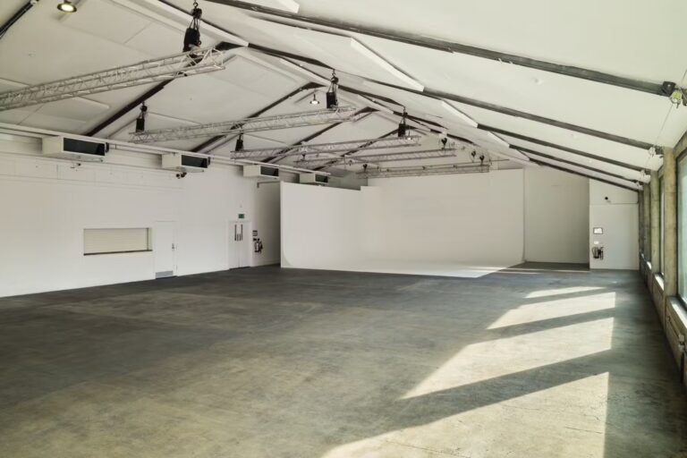 Versatile East London Industrial Warehouse for Hire image 5