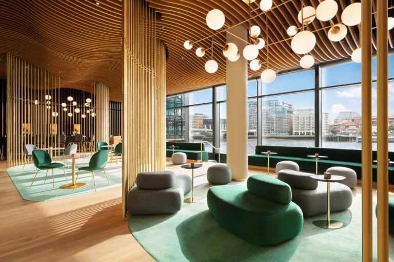 Contemporary Hotel image 4