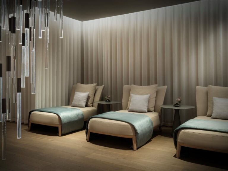 Contemporary Hotel image 27
