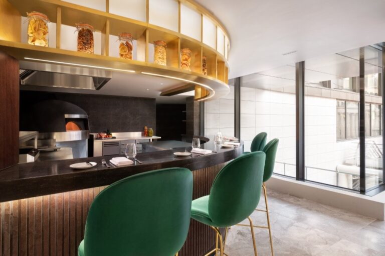 Contemporary Hotel image 8