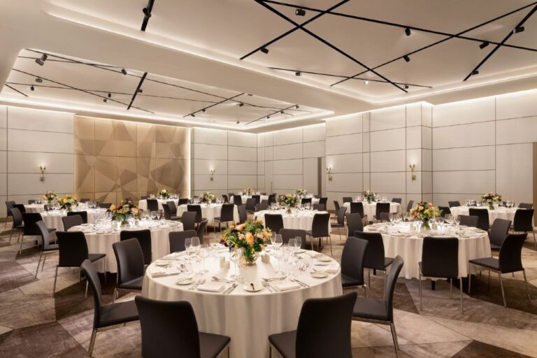 Contemporary Hotel image 15