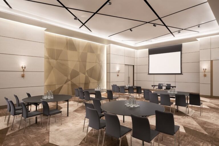 Contemporary Hotel image 17