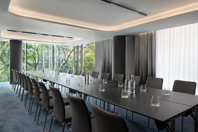 Contemporary Hotel image 20