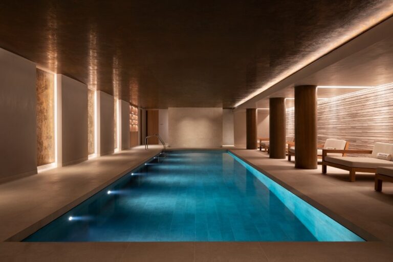 Contemporary Hotel image 26