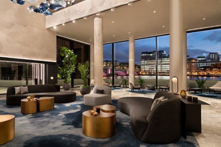 Contemporary Hotel image 3