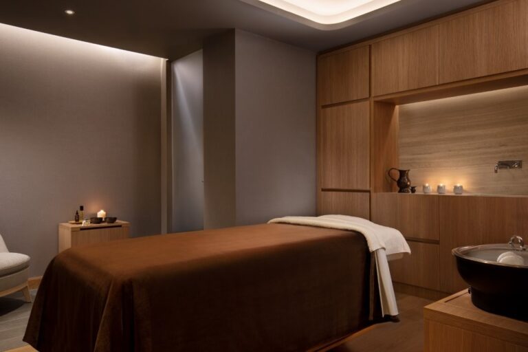 Contemporary Hotel image 28
