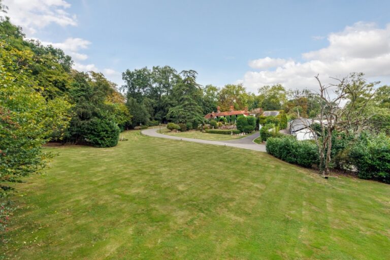 Grade II Listed House in Stanmore image 43