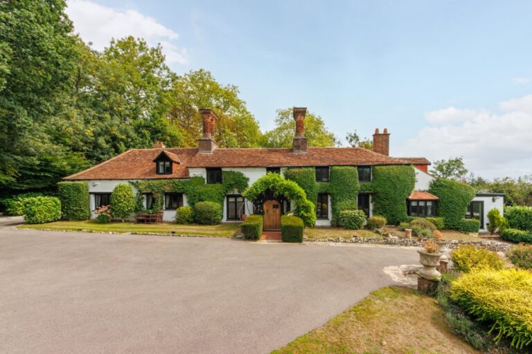 Grade II Listed House in Stanmore image 1