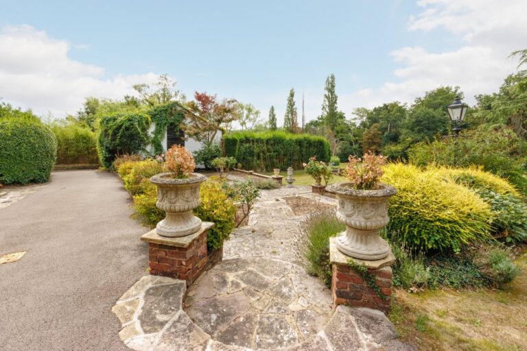 Grade II Listed House in Stanmore image 48