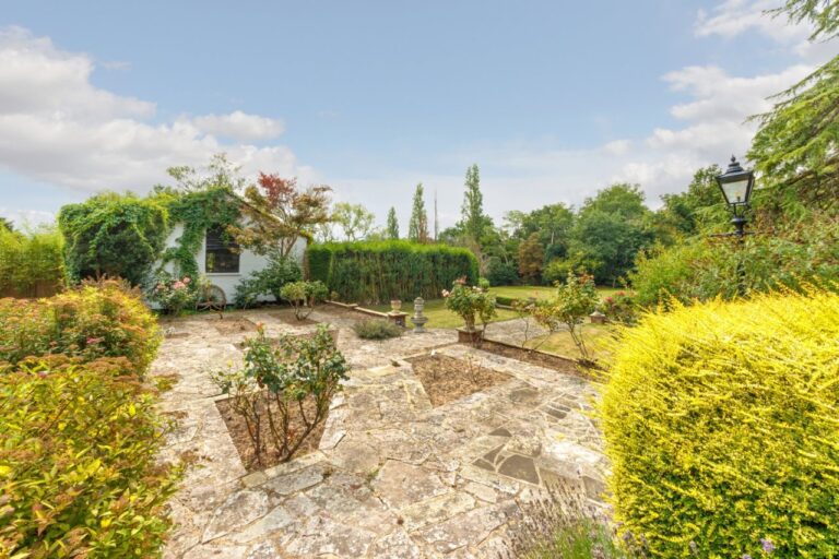 Grade II Listed House in Stanmore image 49