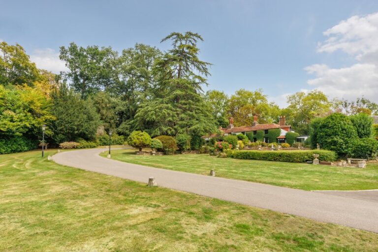 Grade II Listed House in Stanmore image 50