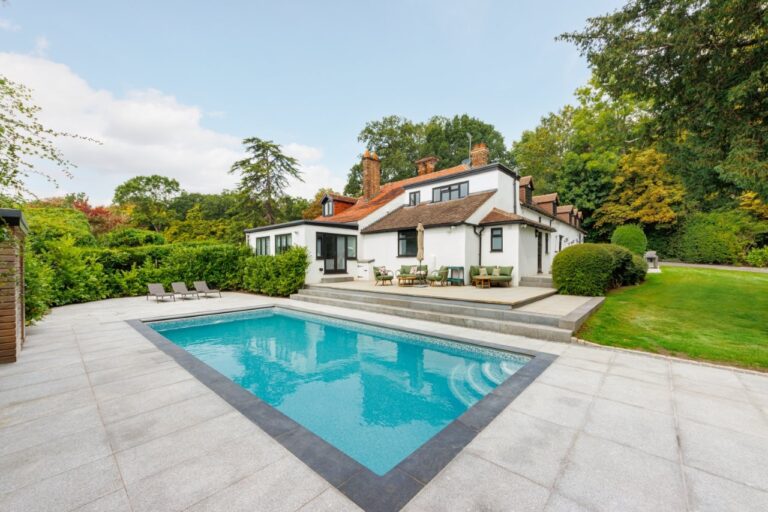 Grade II Listed House in Stanmore image 28