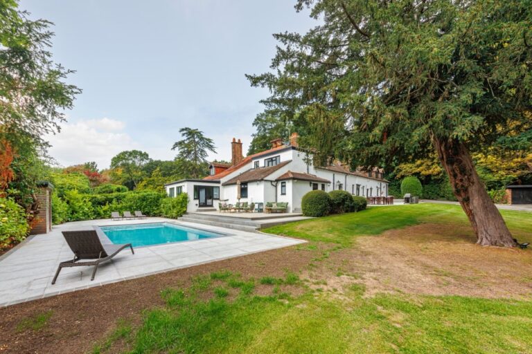Grade II Listed House in Stanmore image 32