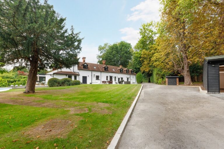 Grade II Listed House in Stanmore image 42