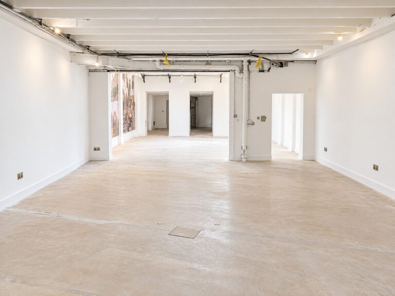 Mayfair Townhouse with adjoining mews house, W1 image 7