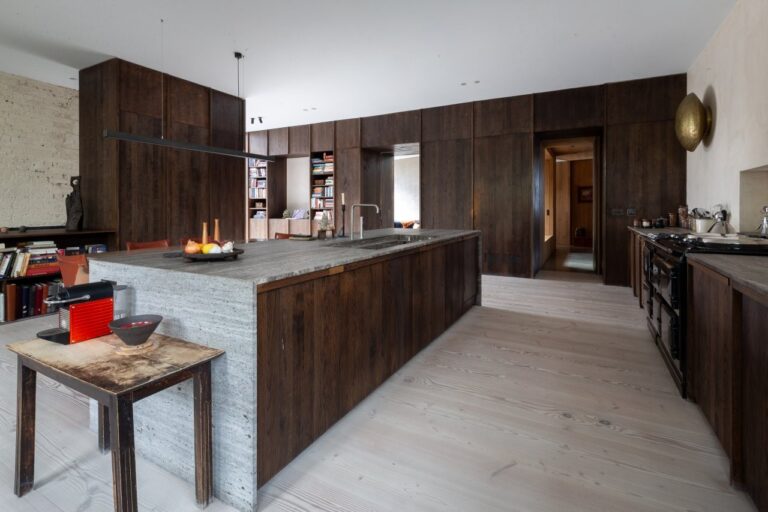 Converted Industrial Warehouse Property image 22