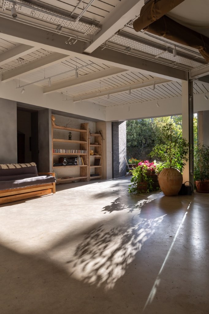 Converted Industrial Warehouse Property image 69