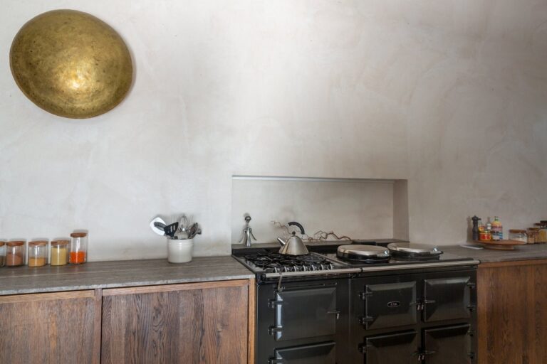 Converted Industrial Warehouse Property image 8